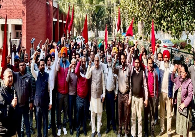 UT and MC Workers Protest against the Labor Codes