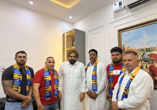 International Kabaddi Star Joins AAP