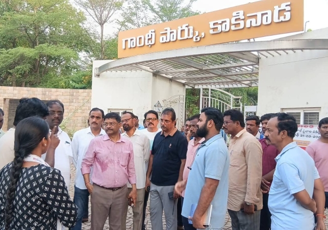Municipal Commissioner visited Gandhinagar Park