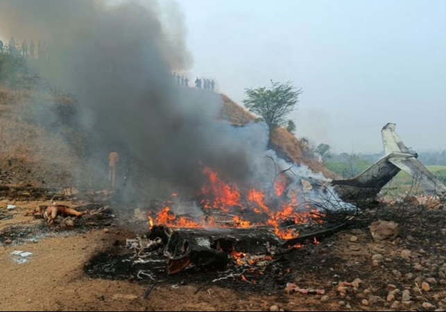 'टुकड़ों में शव, फूट-फूट कर रो रहे NCP नेता-समर्थक; महाराष्ट्र डिप्टी CM अजित पवार के विमान क्रैश का भयानक वीडियो दहला देगा   