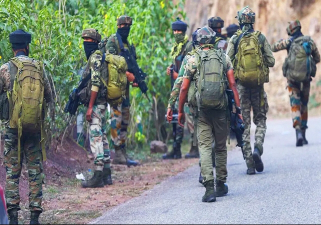 Army CRPF Eliminate Top LeT Terrorist in Kashmir Shopian Encounter