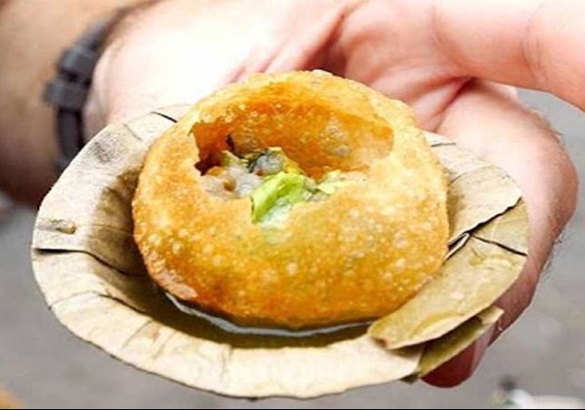 गोलगप्पा खाना बना मुसीबत; महिला ने मुंह खोला तो खुला का खुला रह गया, फिर बंद ही नहीं हुआ, परिजन आनन-फानन में ले गए अस्पताल