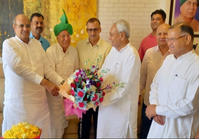 Bihar CM Nitish Kumar Met Former Haryana CM Om Prakash Chautala