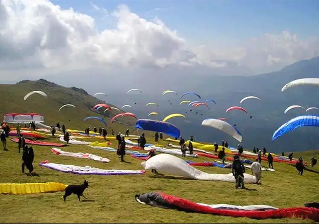 Paragliding in Bir Billing