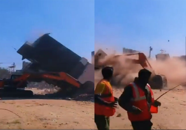 बुलडोजर के ऊपर भरभराकर गिरी बिल्डिंग; हादसे का LIVE वीडियो भयानक, यूपी में बुलडोजर एक्शन के दौरान हुआ बड़ा हादसा