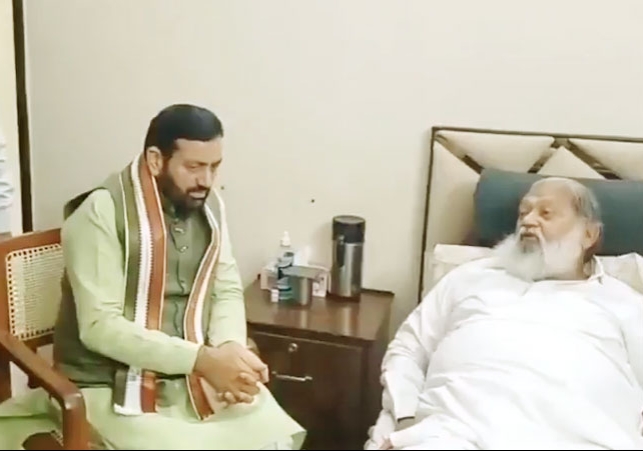  CM Nayab Saini met Anil Vij Who Slipped in Bathroom While Taking Bath