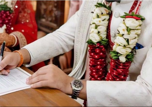 He got Married by Claiming himself to be a Bachelor