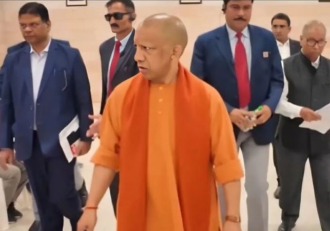 CM Yogi arrives in Ayodhya
