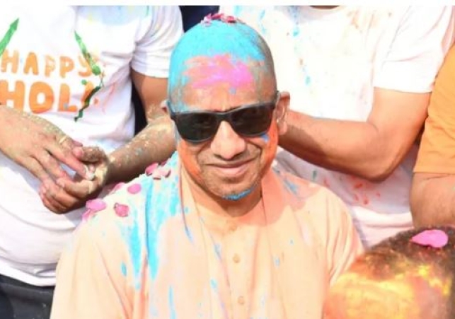 CM Yogi Adityanath Celebrated Holi in Gorakhpur