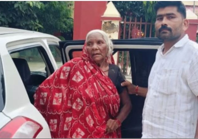 75 year old woman jumped into Ganga to Commit Suicide