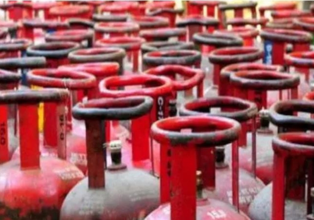 Police arrested 5 accused in the case of illegally filling LPG