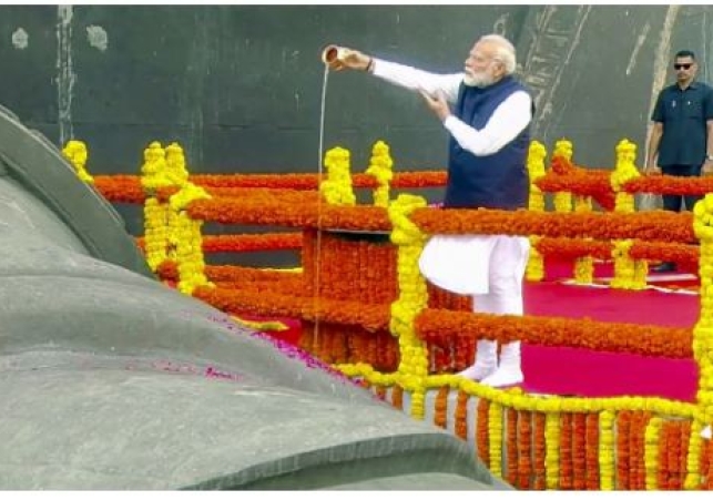PM Modi pays tribute at the Statue of Unity