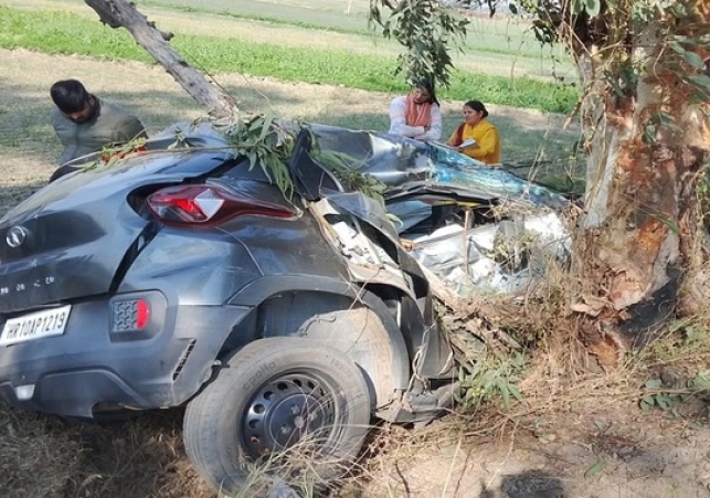 Fatal Car Crash on Chhuchakwas Road: Two Youths Die After Vehicle Hits Tree