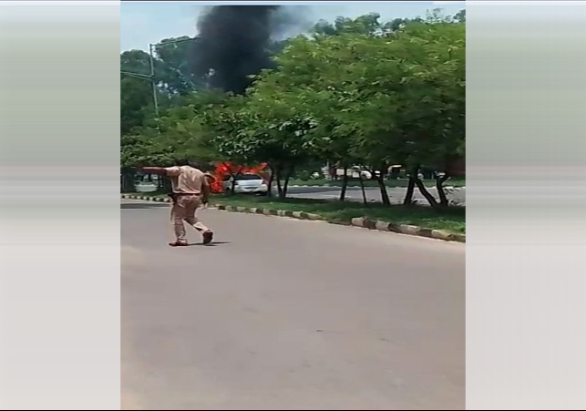 Car Fire on Road in Chandigarh 