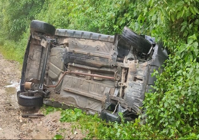 Car fell 60 feet below the road in Mandi Himachal