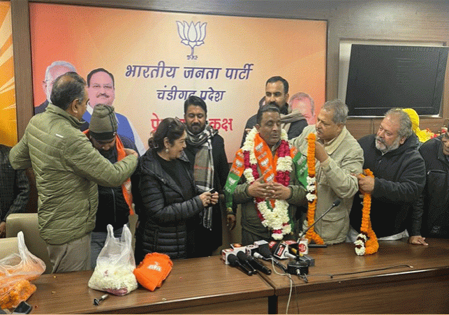 Chandigarh AAP Councilor Lakhbir Singh Billu Joins BJP