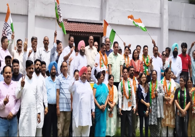 Chandigarh Aam Aadmi Party Councillor Munawar Joins Congress