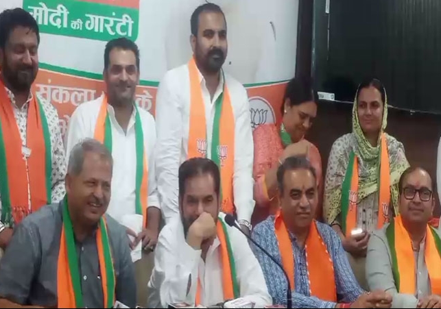 चंडीगढ़ में कांग्रेस को बहुत बड़ा झटका; सुभाष चावला ने BJP जॉइन की, पार्टी के प्रदेश अध्यक्ष रहे, शहर के 2 बार मेयर बने