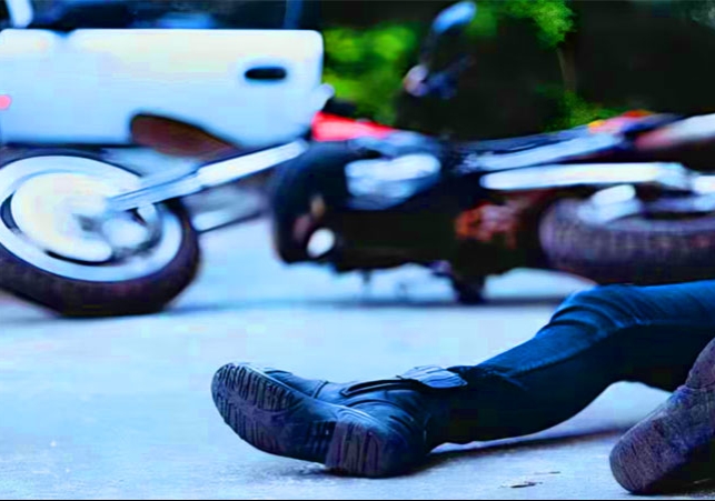 चंडीगढ़ में भीषण सड़क हादसा; 2 दोस्तों की बाइक रोड पर खड़ी गाड़ी से टकराई, 1 की दर्दनाक मौत, दूसरा गंभीर, घर जा रहे थे दोनों