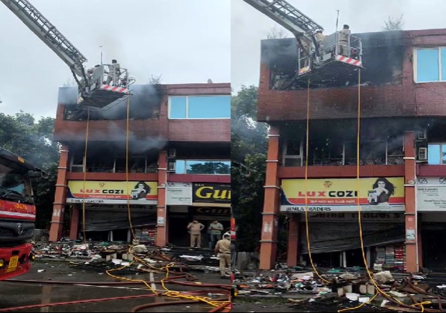 Chandigarh Sector-20 Market Showroom Building Fire Breaking News