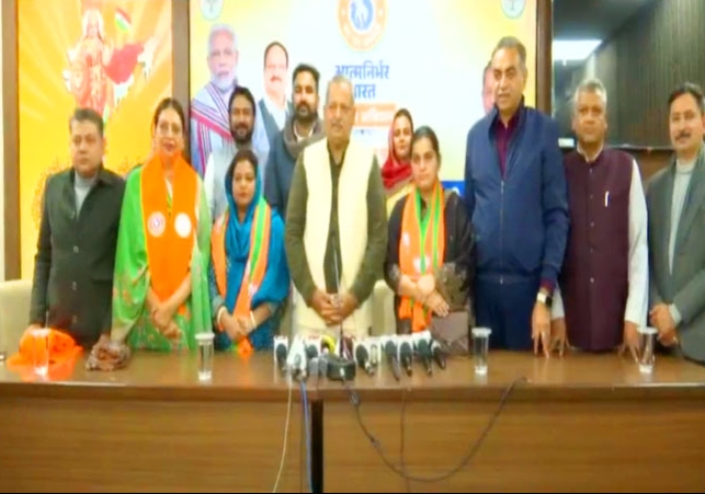 चंडीगढ़ में बड़ा सियासी घटनाक्रम; मेयर चुनाव से पहले BJP का खेला, 2 AAP महिला पार्षदों को जॉइन कराई पार्टी, विपक्ष को झटका