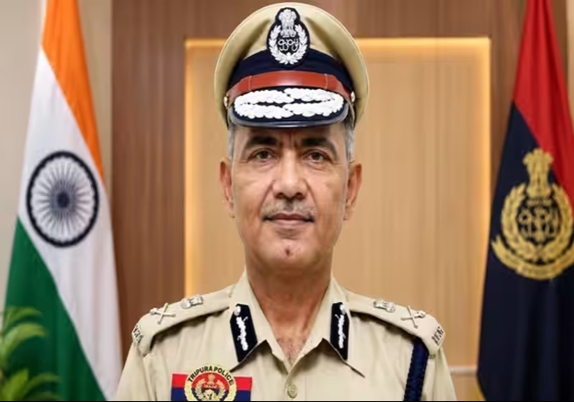पुलिस हेडक्वार्टर में DGP की लाश मिलने से हड़कंप; अपने ऑफिस में मृत मिले त्रिपुरा के पुलिस महानिदेशक अनुराग धनखड़, जांच शुरू