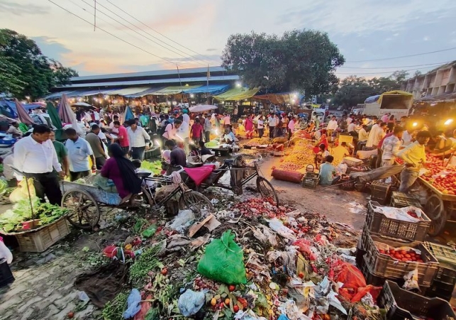 The atmosphere of the vegetable markets