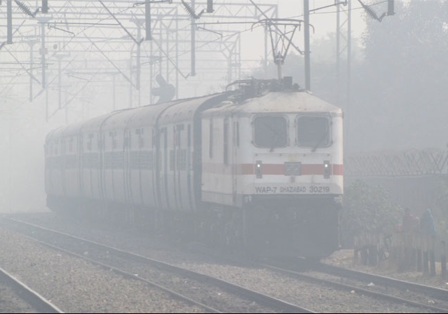 Delhi Many Trains Late Due To Fog Railway Full List