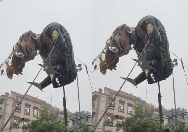 Dussehra 2025 Ravan Destroyed in Rain Before Dahan Video