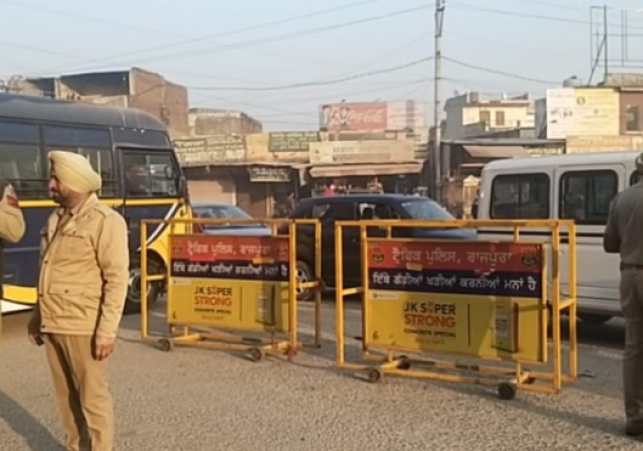 दिल्ली की ओर किसानों का नया मार्च: शंभू बॉर्डर पर तनाव फिर बढ़ा, हरियाणा पुलिस ने की बैरिकेडिंग