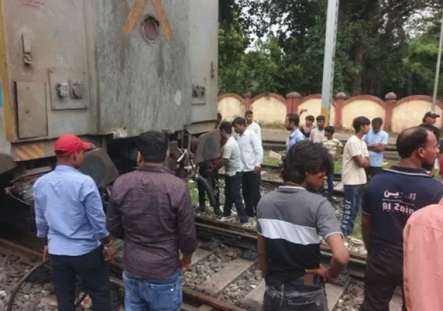 Major accident averted at Thakurganj railway station