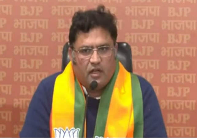 Haryana AAP Former Leader Ashok Tanwar Joins BJP In Delhi Presence Of CM Khattar