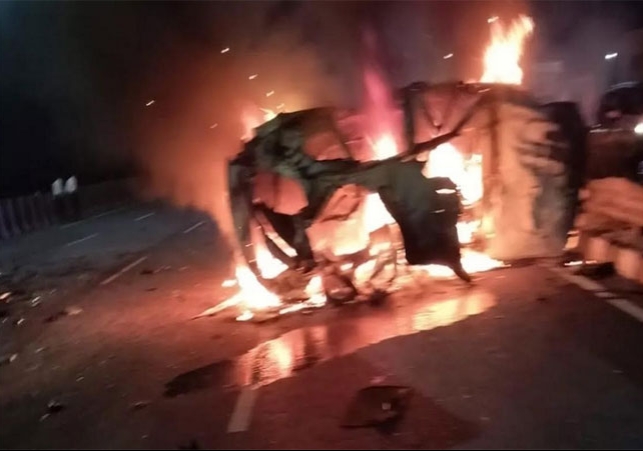 Haryana Sonipat Scorpio-Truck Accident 3 Friends Died One Critical Condition