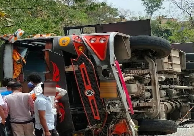 Himachal Passengers Bus Overturns in Nurpur Accident News Today