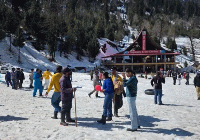 Weekend tourist rush in Manali