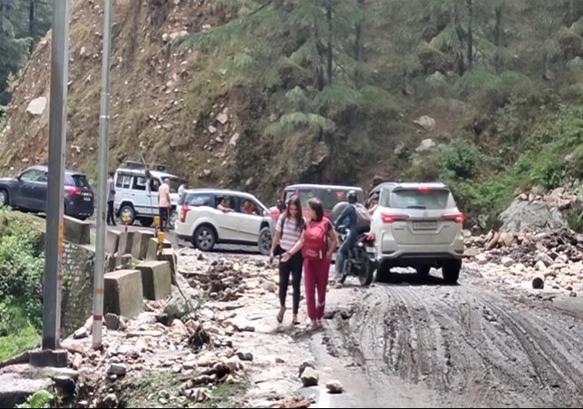 Himachal Pradesh Heavy Rainfall Damaged in Manikaran Valley 