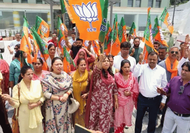 Political standoff in Dharamshala ahead of oath-taking