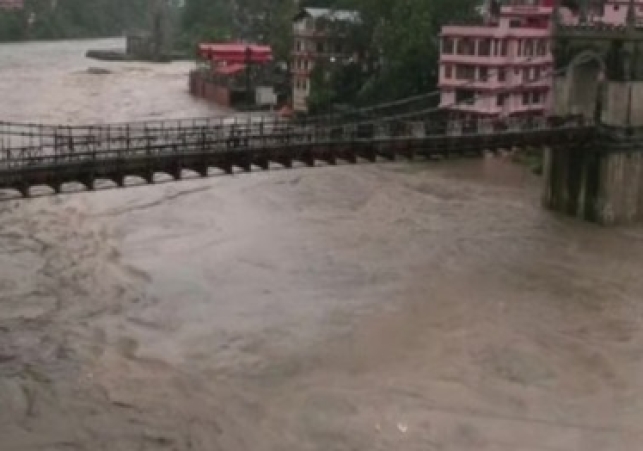 Cloudburst Paralyzes Mandi: 248 Roads Blocked