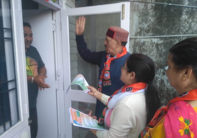 Ward no. 4 candidate Dr. Sapna kashyap among her supporters