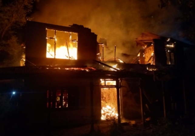 Two-storey building burnt to ashes due to lightning in Shimla