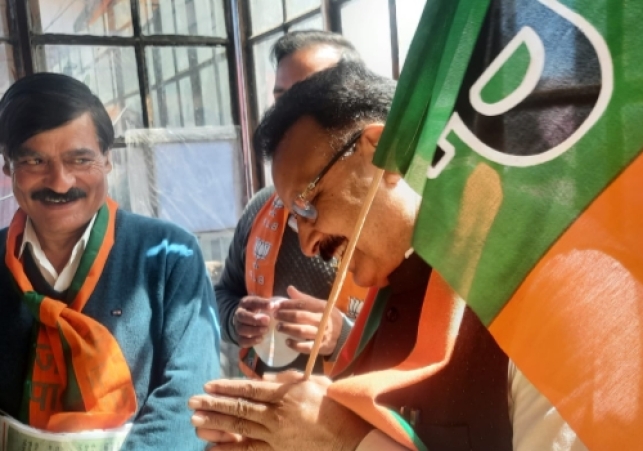 BJP candidate from Ward No. 4 Anadale, Dr. Sapna Kashyap gave momentum to the 