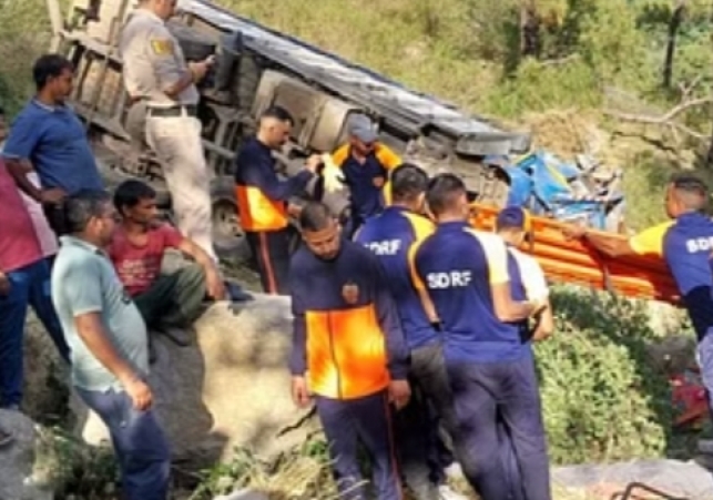 Five including husband, wife and daughter died due to canter falling into a ditch in Yol