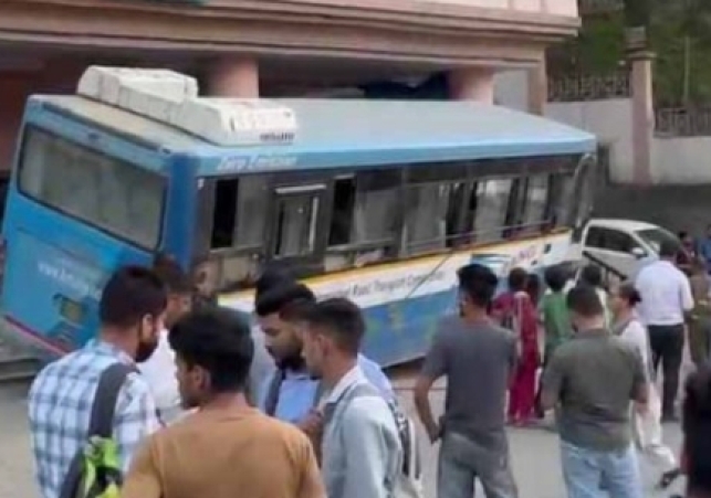 Victim of electric bus accident in Mandi, chaos at bus stand due to accident