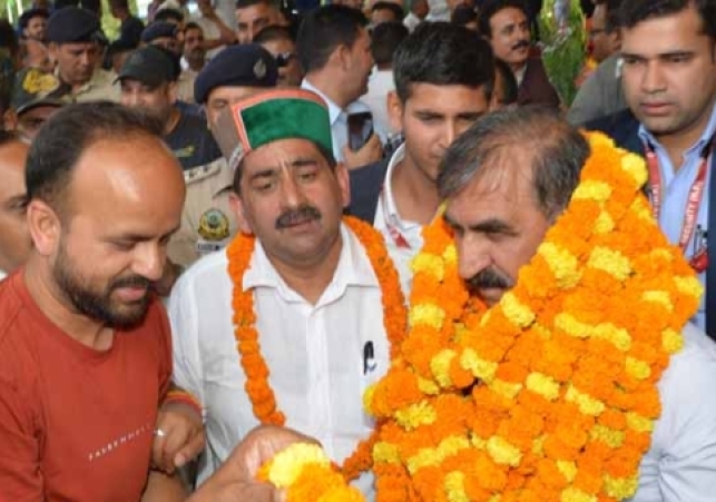 Chief Minister Sukhwinder Singh Sukhu reached Kangra, welcomed by ministers and leaders at Gaggal airport