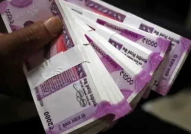 Deposited Rs 2,000 to 4 crore in banks on the first day