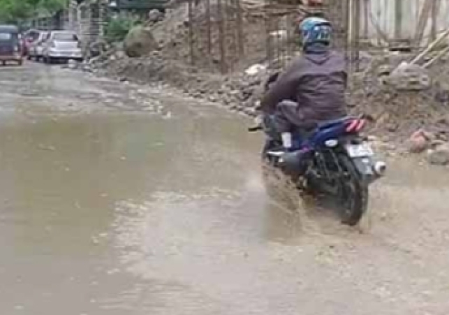 Heavy rain in Kullu; Water level of rivers and drains increased, roads became ponds