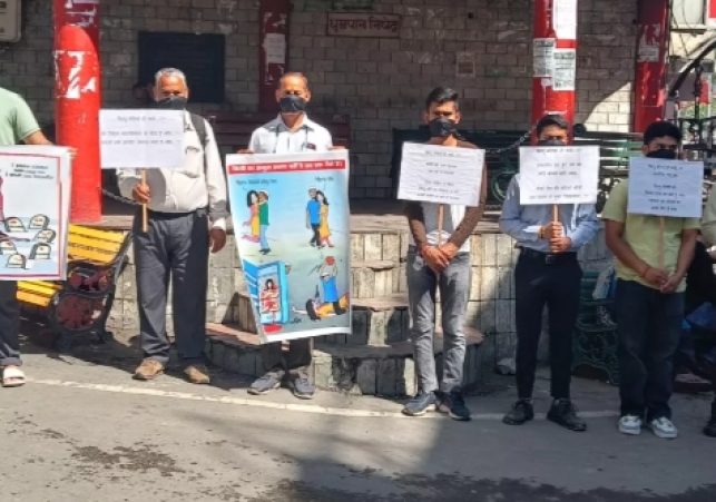 Hindu society expressed anger over the public killing of a minor in Delhi, silent protest at Gandhi Chowk