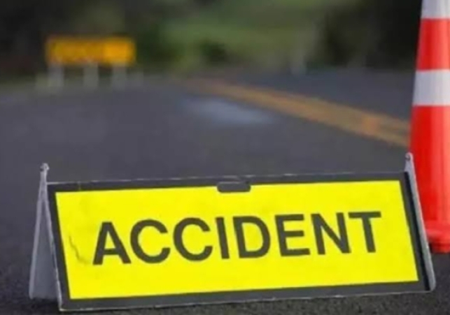 The car of five youths who went to visit Uttarakhand from Sulah area met with an accident, two youths died on the spot
