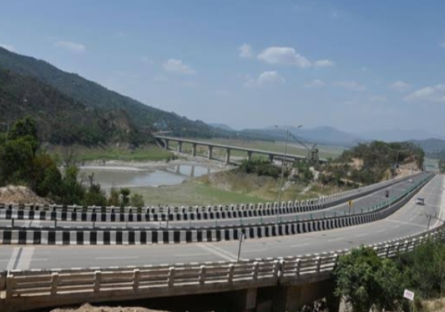 Darki hill, one-way traffic on Kiratpur-Nerchowk fourlane