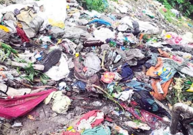 Taking advantage of the darkness of the night in the capital, the Forest Department and the Municipal Corporation are now strict on the people doing illegal dumping in the forests.